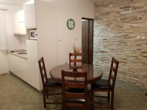 Apartments Vukovi? Nikola