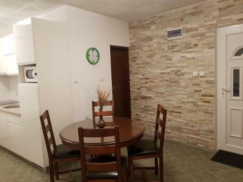 Apartments Vukovi? Nikola