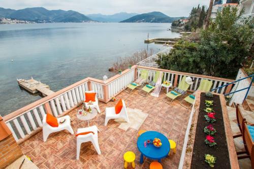 Novi Seafront House