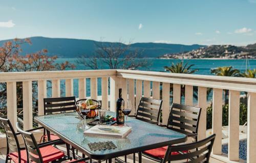 Sunny Coast Villa