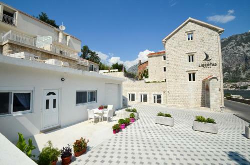 Luxury Seafront Apartment Vujovic