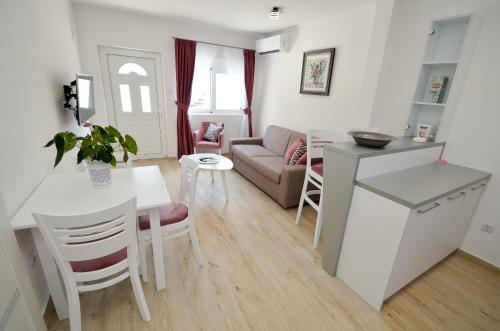 Luxury Seafront Apartment Vujovic