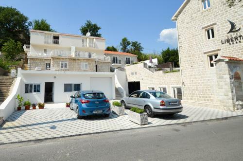 Luxury Seafront Apartment Vujovic