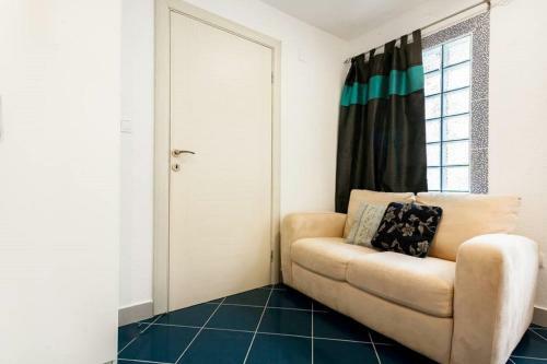 Hostal Bluemarine Rooms & Apartments