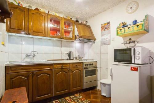 Hostal Bluemarine Rooms & Apartments