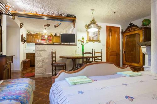 Hostal Bluemarine Rooms & Apartments