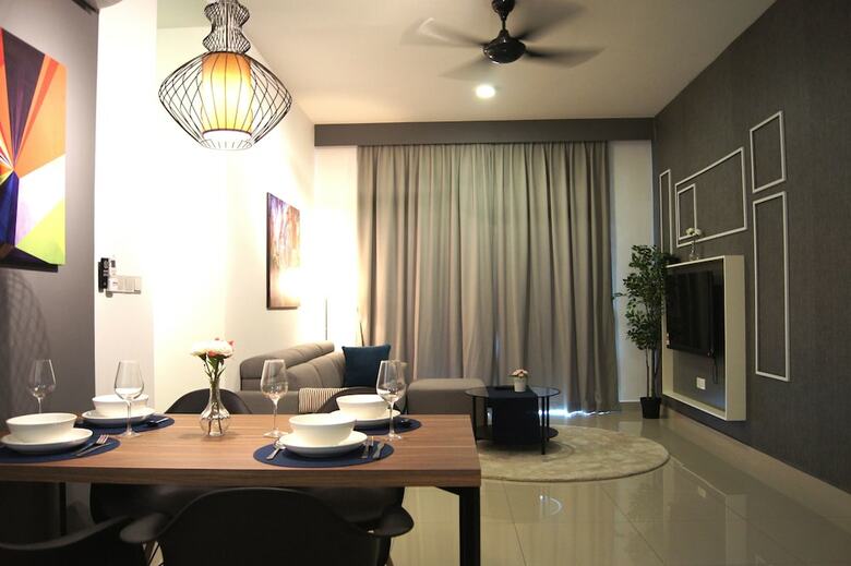 Hotel Twin Galaxy Suites By Iconic Bliss
