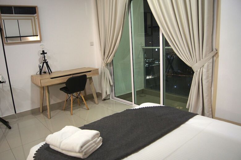 Hotel Twin Galaxy Suites By Iconic Bliss