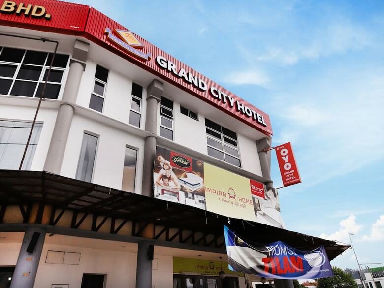 Oyo 619 Grand City Hotel 2