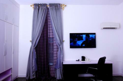 Poshlux Executive Hotel