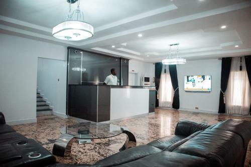 Poshlux Executive Hotel