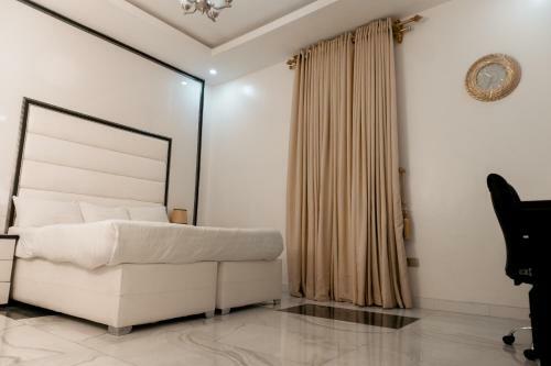 Poshlux Executive Hotel