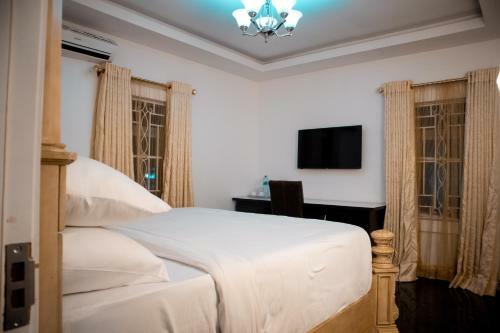 Poshlux Executive Hotel