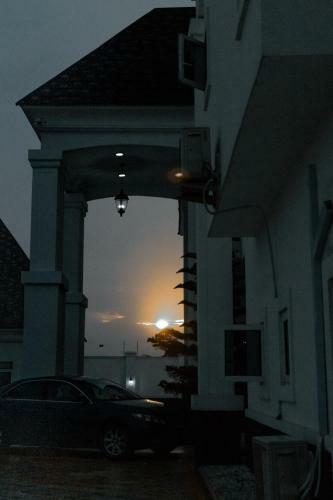 Poshlux Executive Hotel