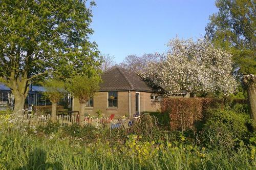 Bed & Breakfast Vrijstaand Vakantiehuisje De Garage Inn