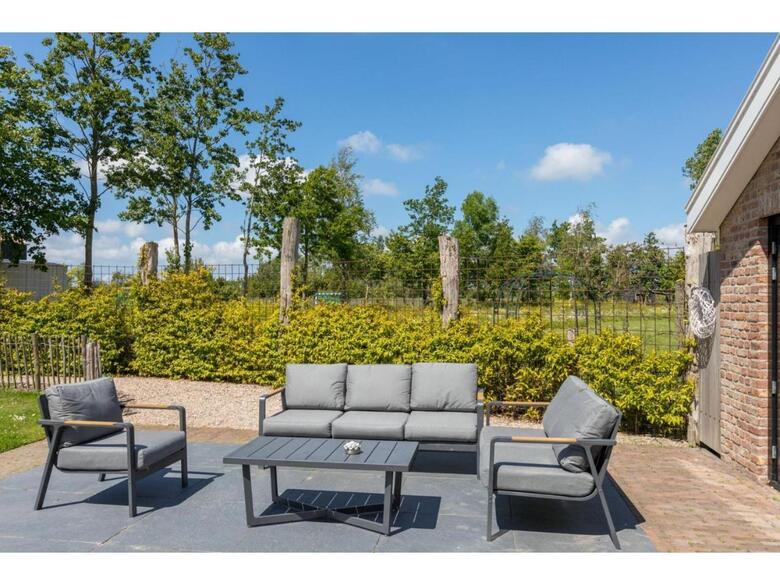 Spacious Mansion In Vrouwenpolder With Terrace