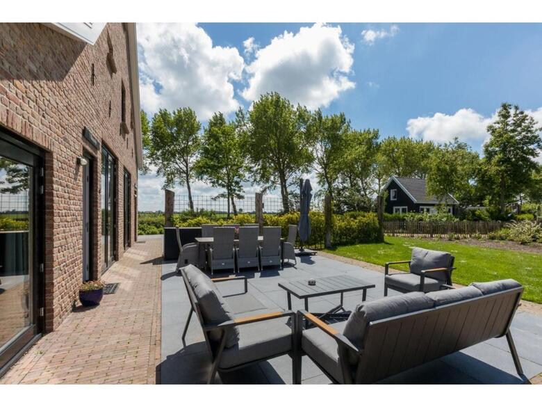 Spacious Mansion In Vrouwenpolder With Terrace