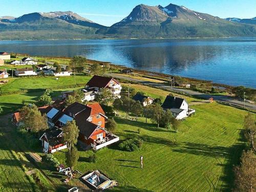 Apartamento Holiday Home Straumsveien