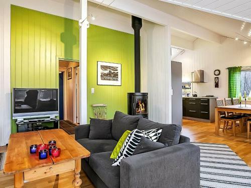 Three-bedroom Holiday Home In Inndyr