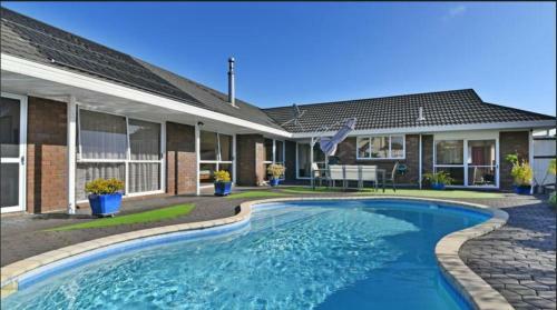 Close To Auckland Airport