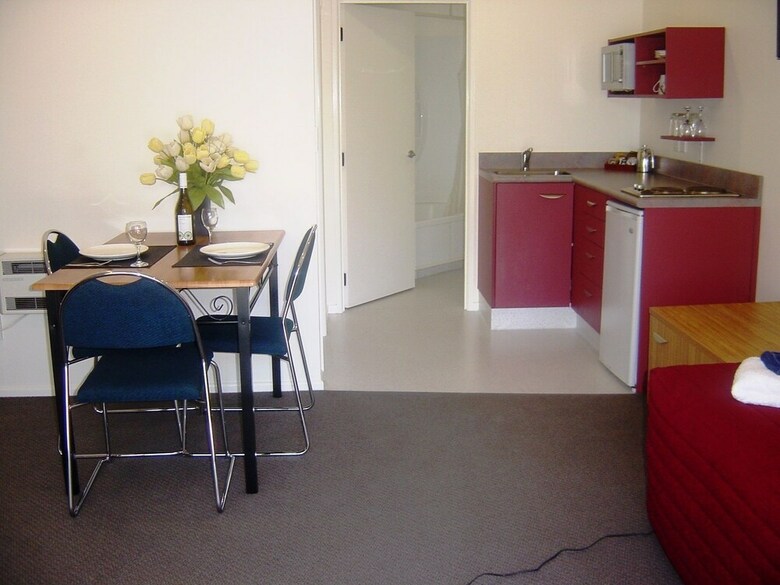 Antonio Mews Motel