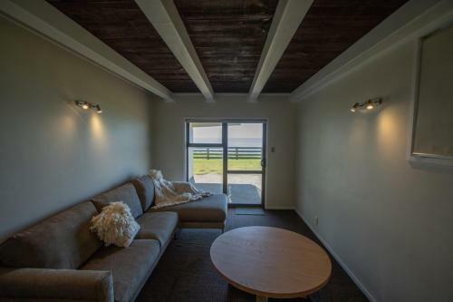Wills On The Water - Beachfront Apartment