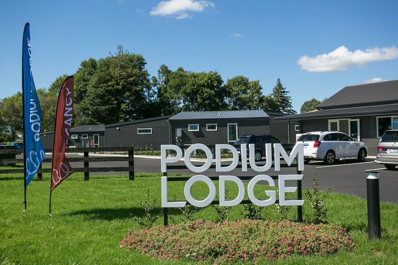 Motel Podium Lodge