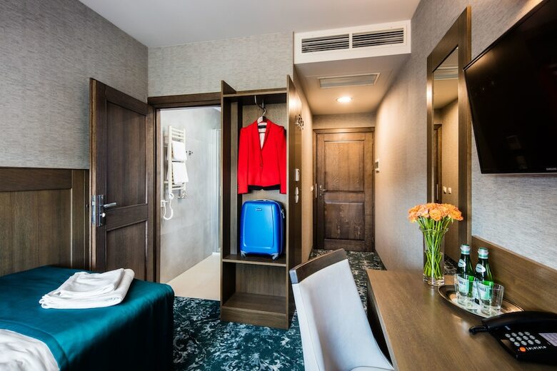Hostal Hotel Szary Residence
