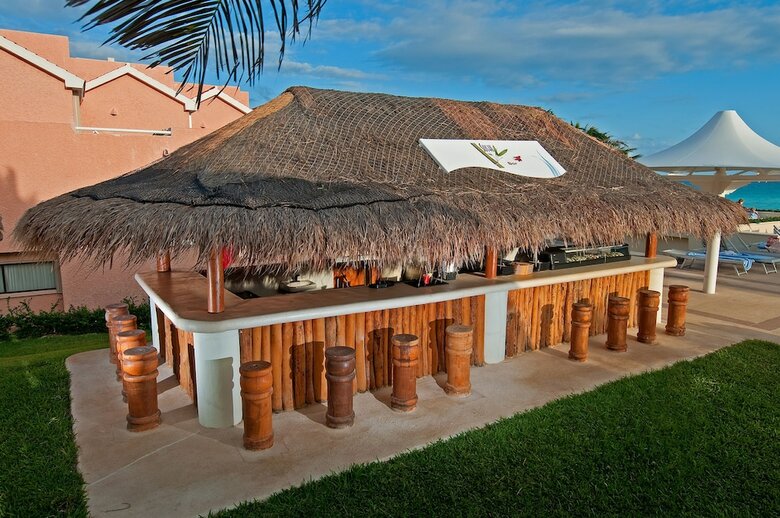 Hotel Wyndham Grand Cancun All Inclusive Resort & Villas