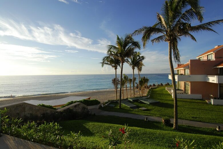 Hotel Wyndham Grand Cancun All Inclusive Resort & Villas