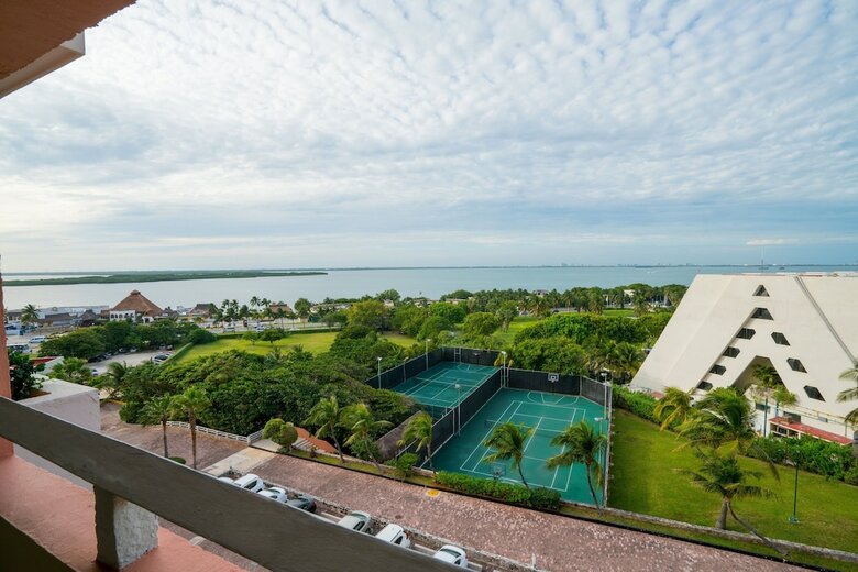 Hotel Wyndham Grand Cancun All Inclusive Resort & Villas