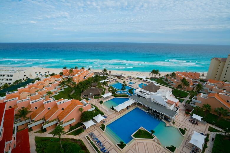 Hotel Wyndham Grand Cancun All Inclusive Resort & Villas