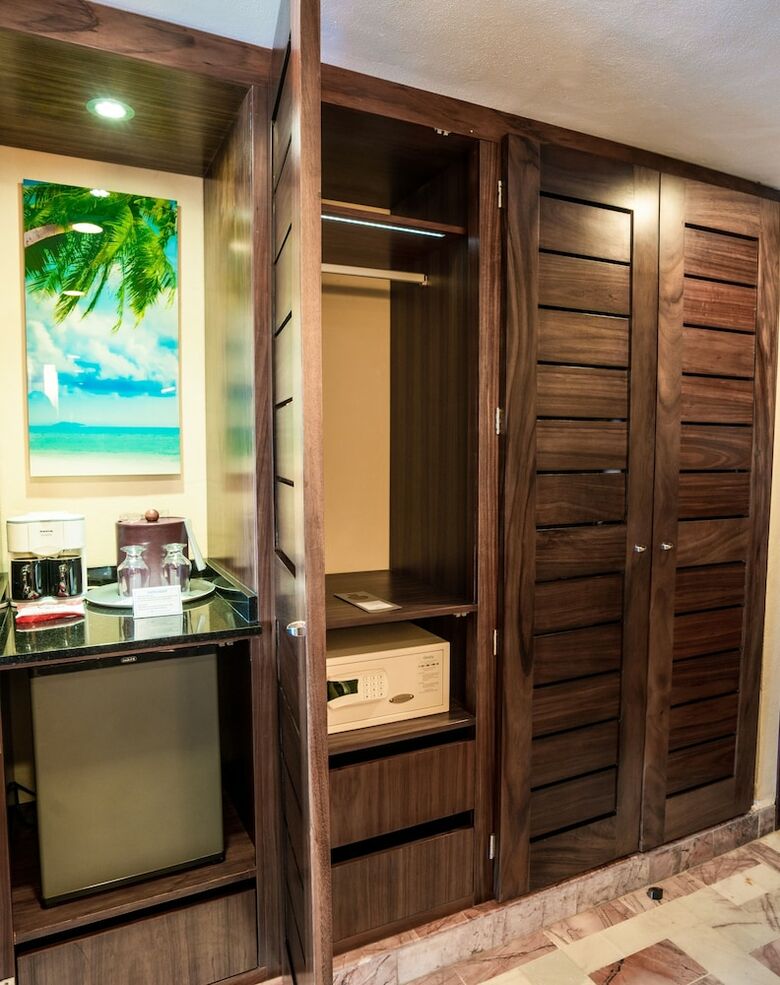 Hotel Wyndham Grand Cancun All Inclusive Resort & Villas