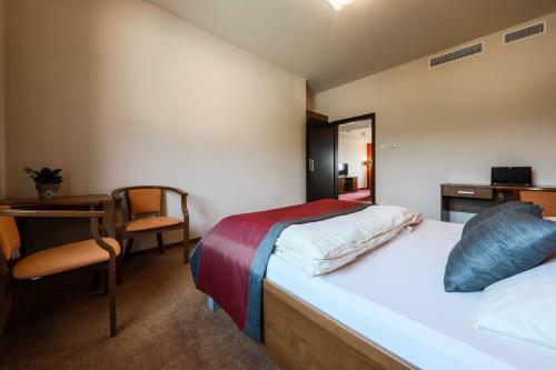 Hotel Aviator