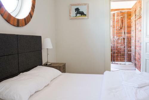 Hostal Nadwarcia?ski Dworek M?odzikowo