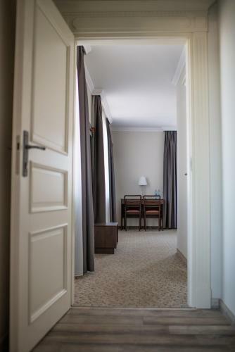 Hostal Nadwarcia?ski Dworek M?odzikowo