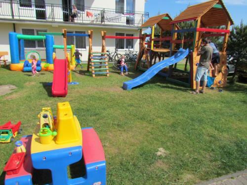 Hostal Dworek Karwia Wiosenna 8