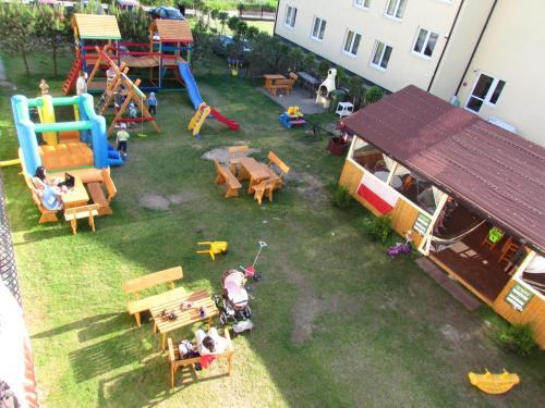 Hostal Dworek Karwia Wiosenna 8