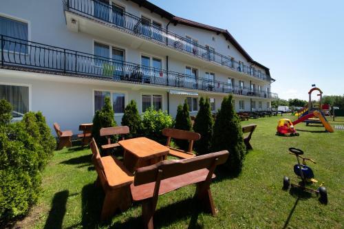 Hostal Dworek Karwia Wiosenna 8