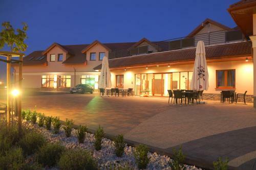 Hotel Malinowy Dw�r Wielu?