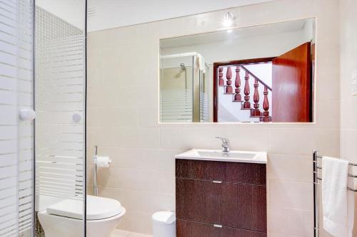 Gale Villa Sleeps 7 Pool Air Con Wifi