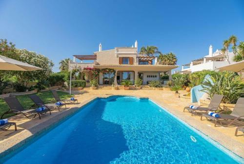 Gale Villa Sleeps 8 Air Con Wifi