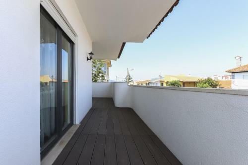 Parede Villa With Swimming Pool By Homing