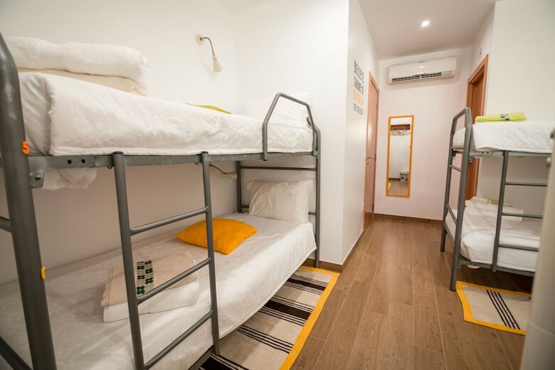 Hostal Mocho Guesthouse
