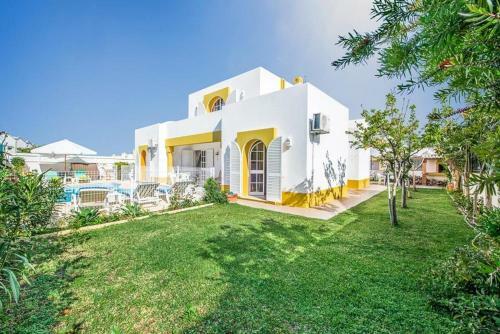Gale Villa Sleeps 6 Pool Air Con Wifi