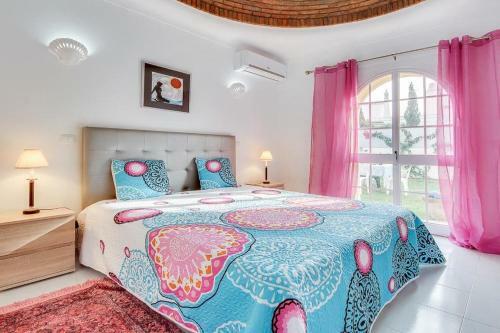 Gale Villa Sleeps 6 Pool Air Con Wifi