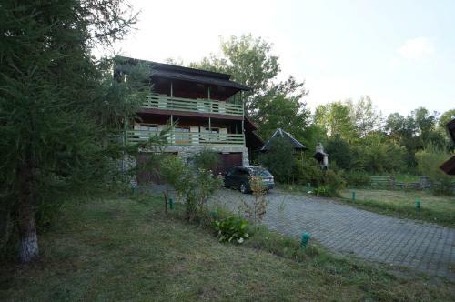 Hostal Pensiunea Poarta Lacului