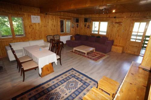 Hostal Pensiunea Poarta Lacului