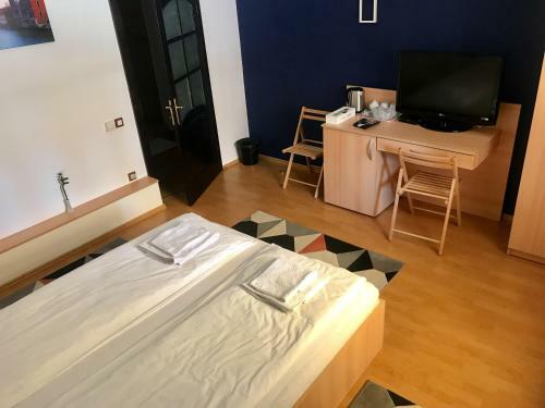 Hostal Cristi's Rooms - Pensiune