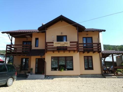 Hostal Pensiunea Adicris